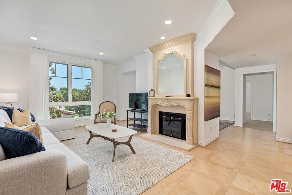 430 N Oakhurst Drive # 202, Beverly Hills