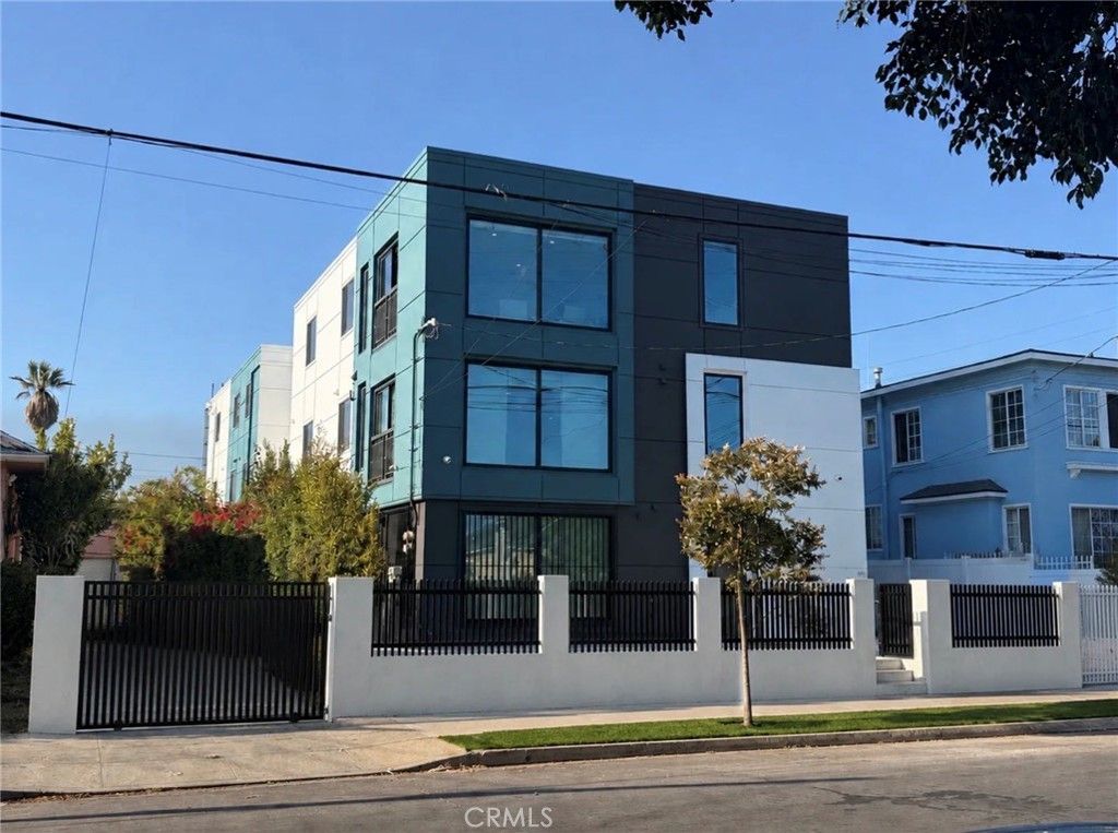 1575 W 35th, Los Angeles