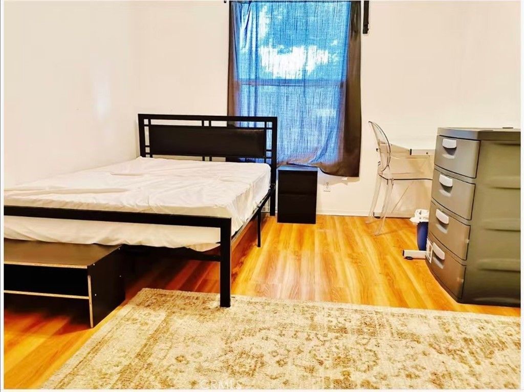 2300 Oak Street, Santa Monica