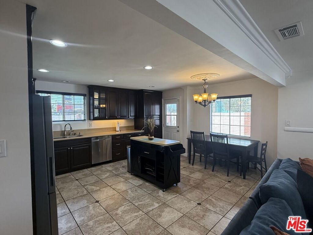 8701 Kittyhawk Avenue, Los Angeles