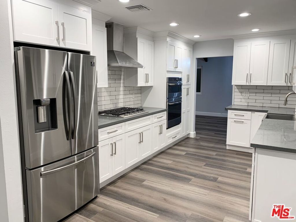 22700 Flamingo Street, Los Angeles