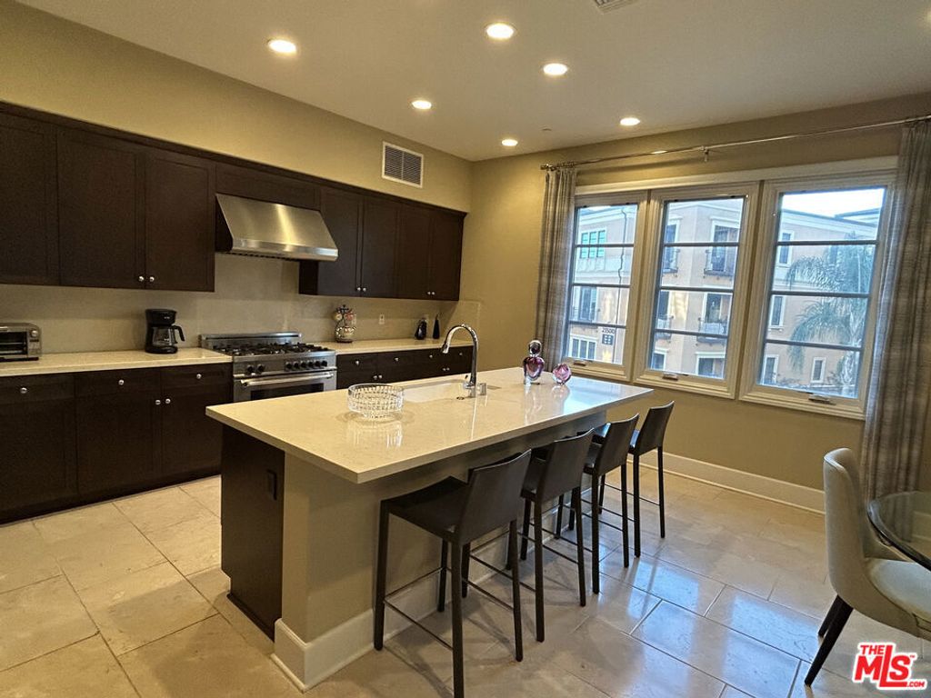 23500 Park Sorrento # C33, Calabasas