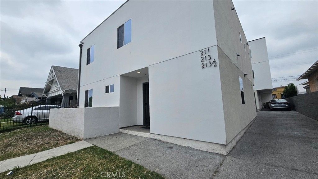 211 W 43rd, Los Angeles