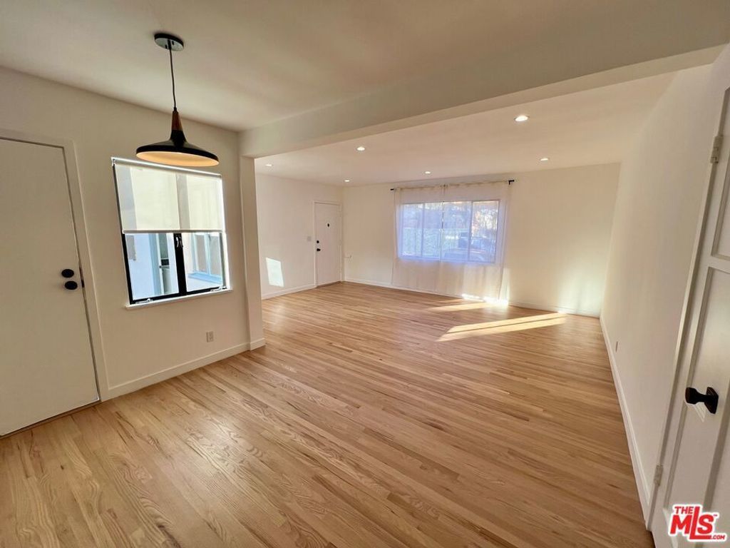 4908 St Elmo Drive, Los Angeles