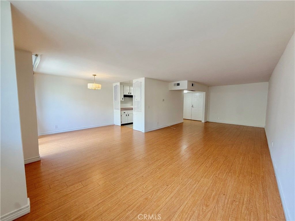14141 Dickens # 311, Sherman Oaks