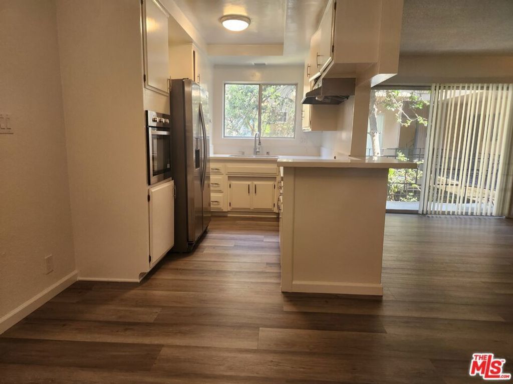 8531 Alcott Street # 204, Los Angeles
