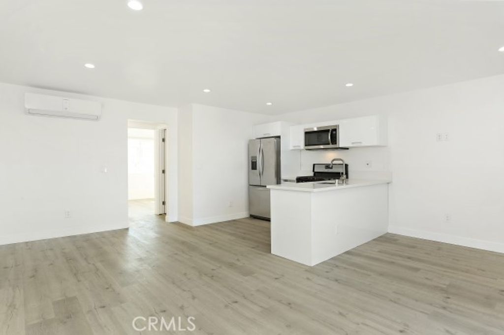 6745 Laurel Canyon Boulevard # 203, North Hollywood