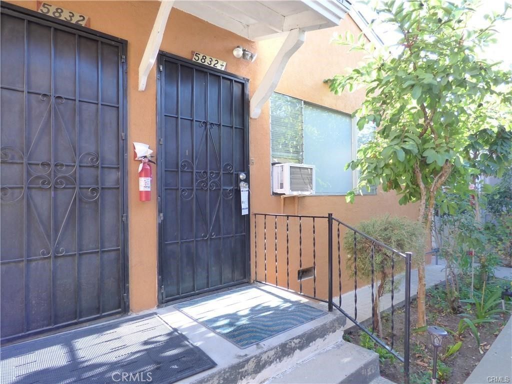 5832 Camerford Avenue, Los Angeles