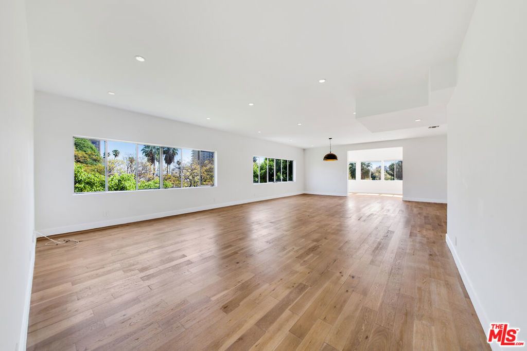 339 N Oakhurst Drive # 301, Beverly Hills