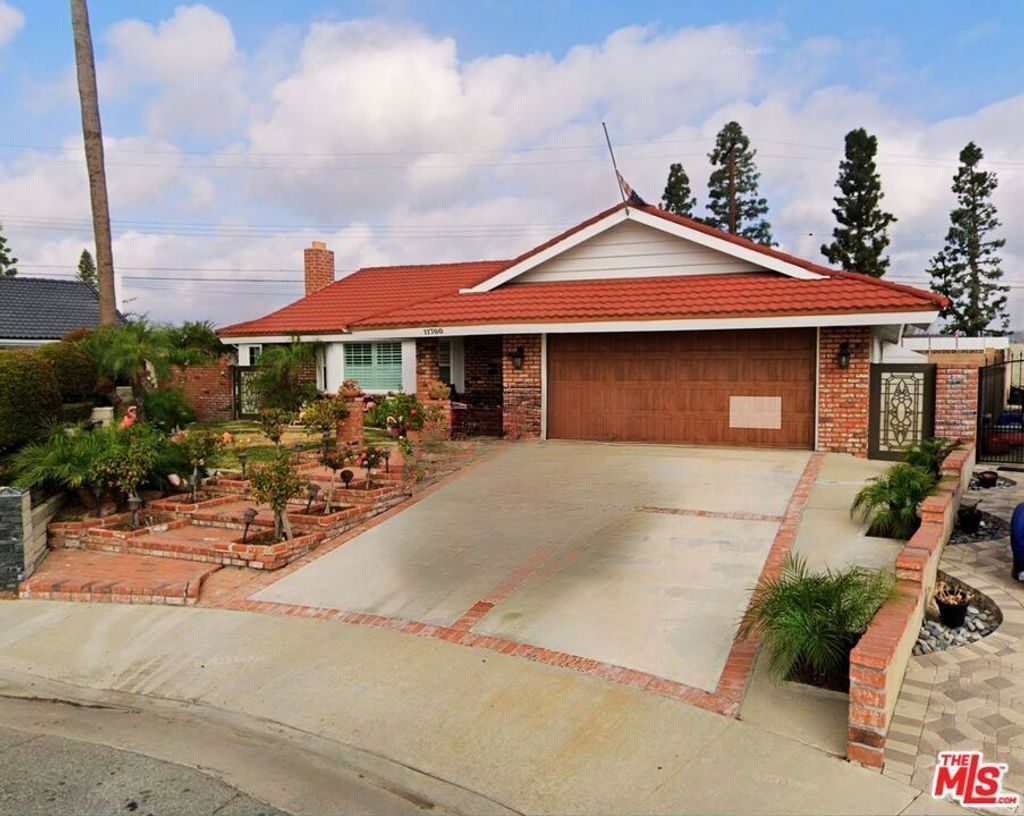 11700 Clearglen Avenue, Whittier