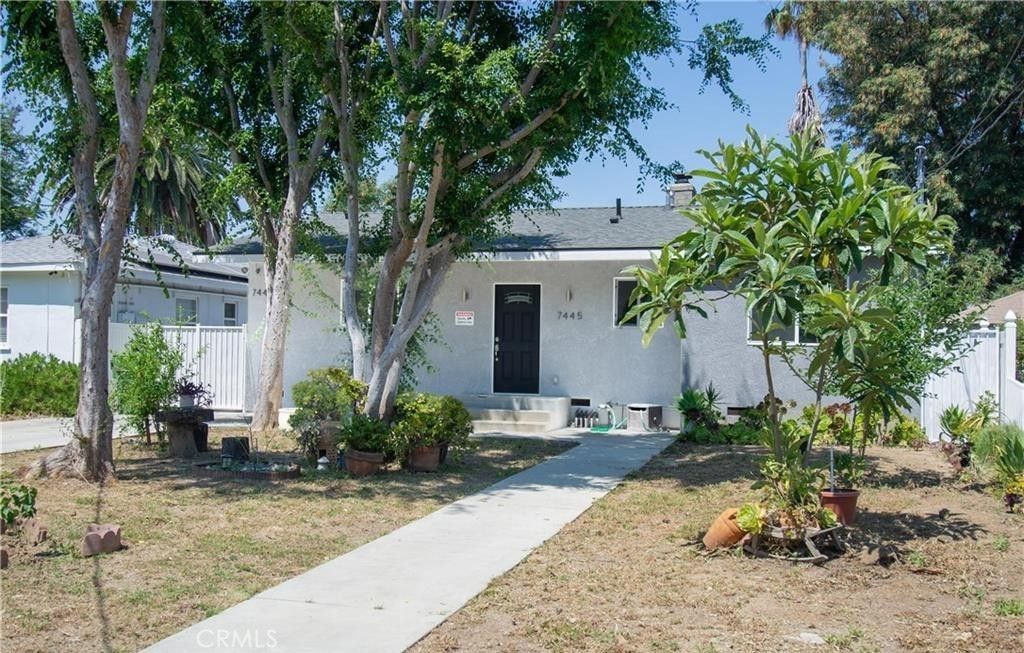 7445 Hesperia Avenue, Reseda