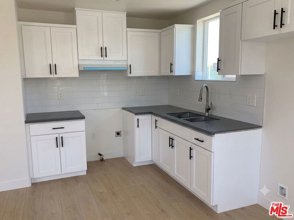 1243 1/2 W 41st Place, Los Angeles