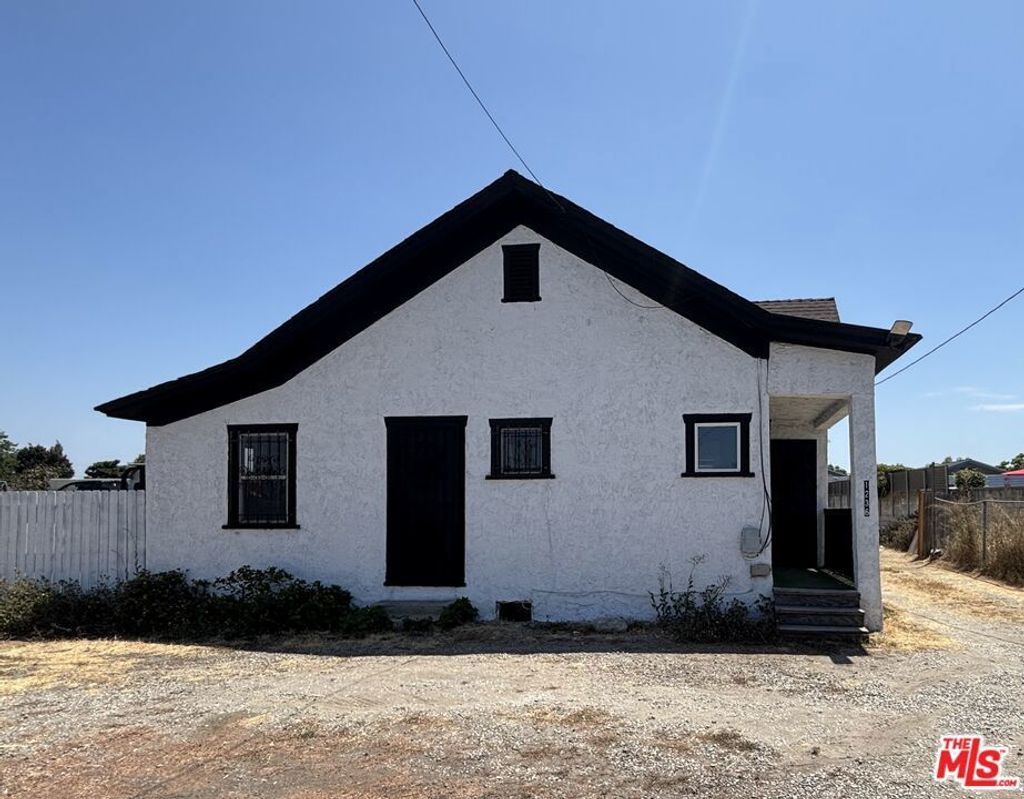 1236 S Wilmington Avenue, Compton