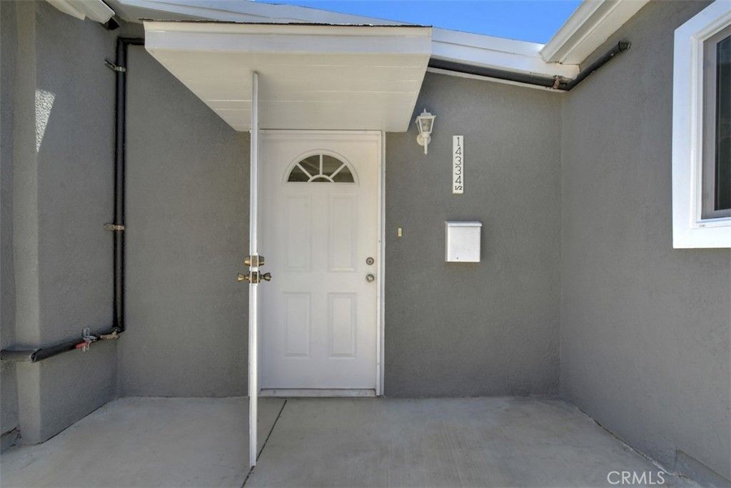 14334 1/2 Tiara, Van Nuys