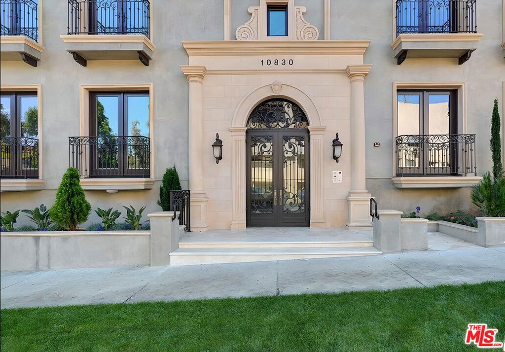 10830 Massachusetts Avenue # 201, Los Angeles