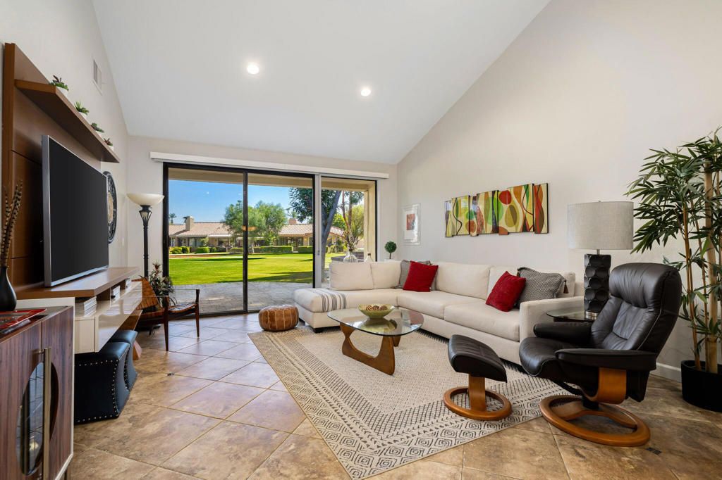 186 Gran Via, Palm Desert
