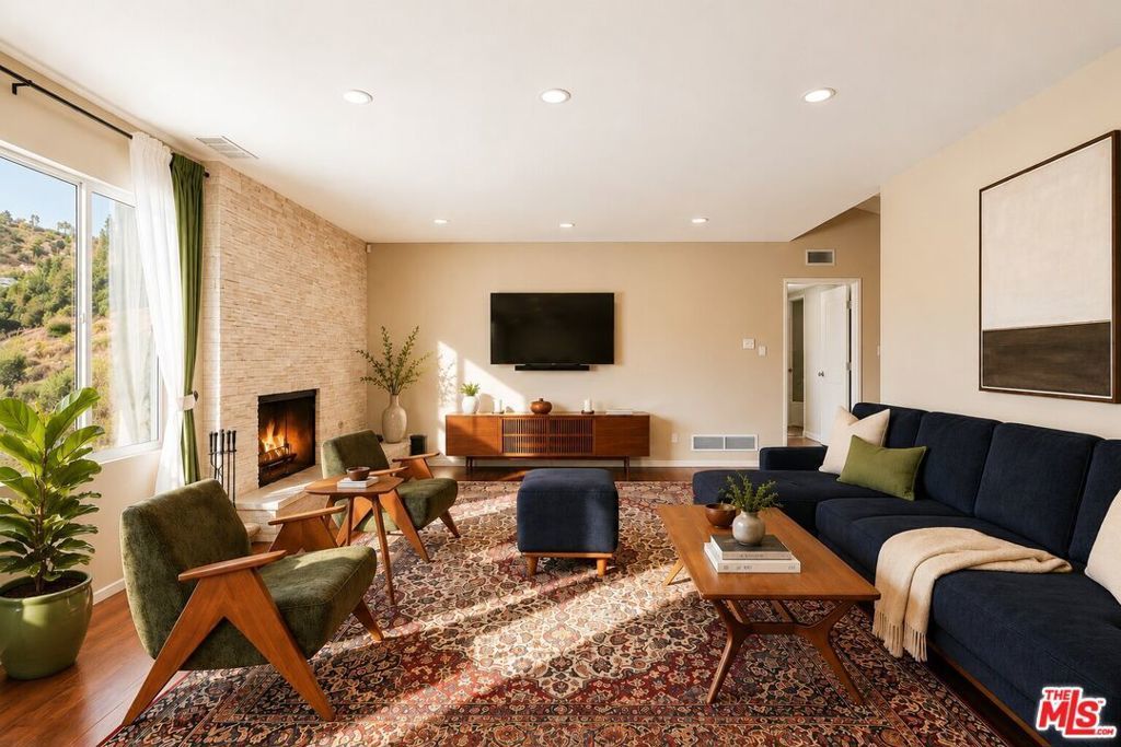 2657 Zorada Drive, Los Angeles