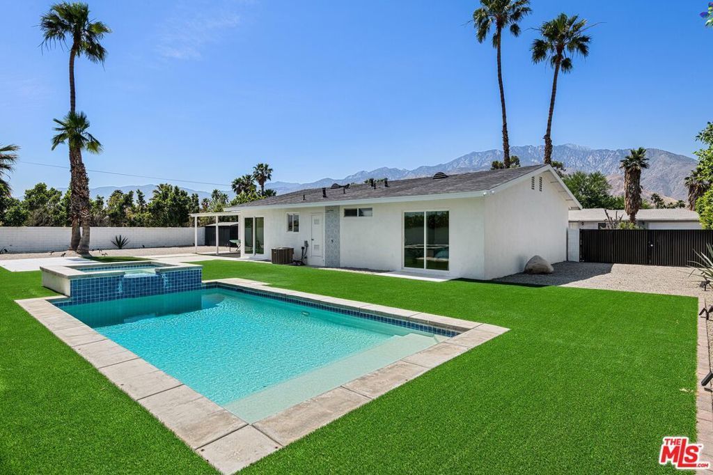 2002 N Whitewater Club Drive, Palm Springs