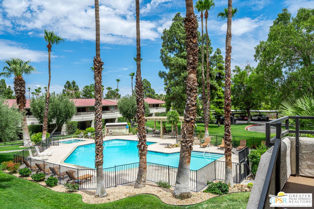 550 N Villa Court # 214, Palm Springs