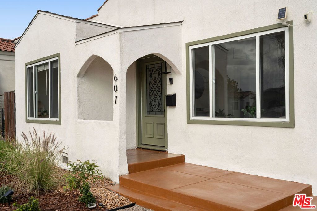 607 W 111th Place, Los Angeles