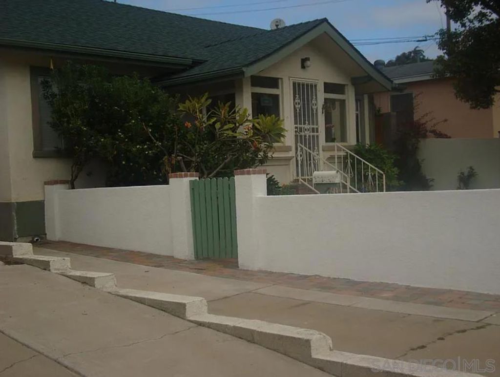 2220 Rosecrans, Point Loma