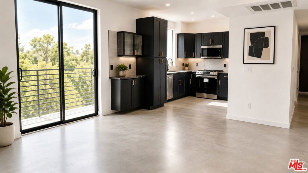 10867 Fruitland Drive # 401, Los Angeles