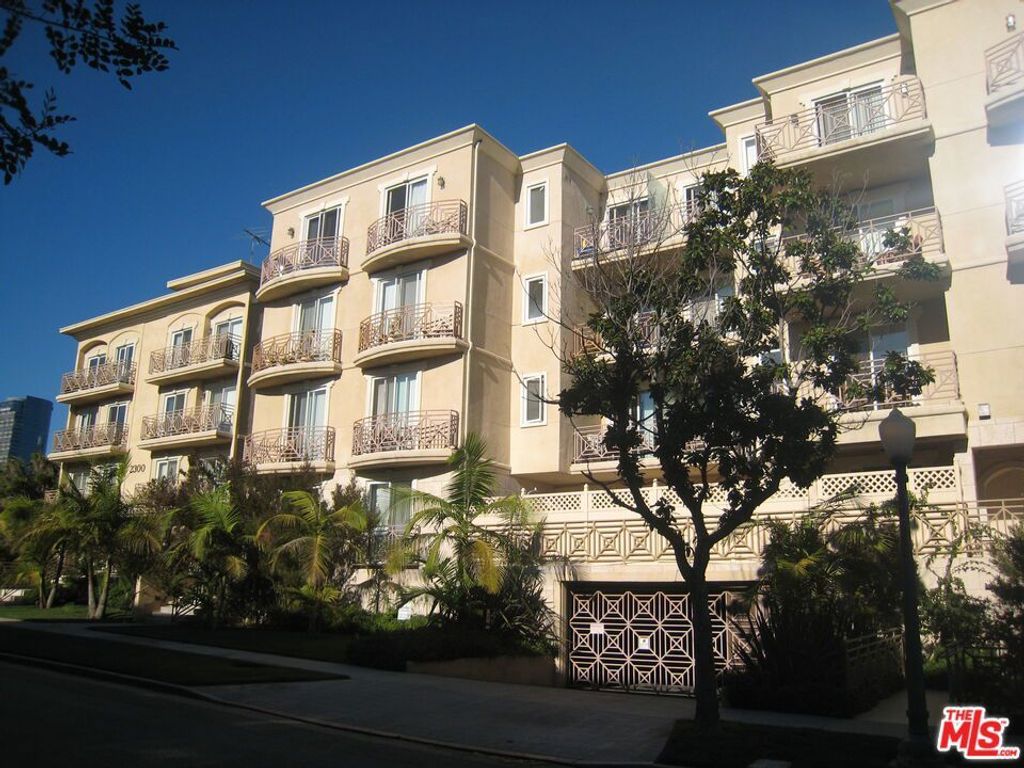 2306 Fox Hills Drive # 103, Los Angeles