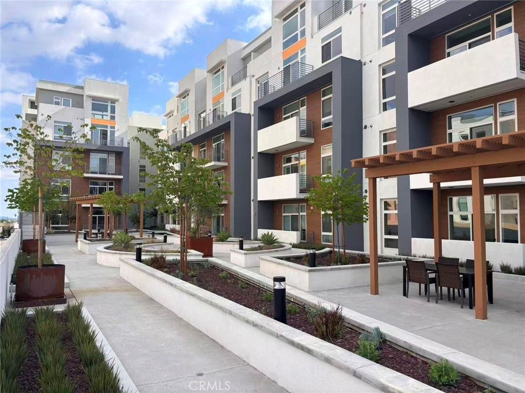 168 S Monterey St # 407, Alhambra