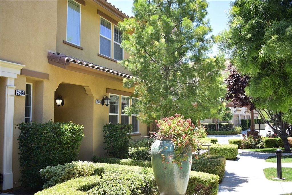 28492 Herrera Street, Valencia