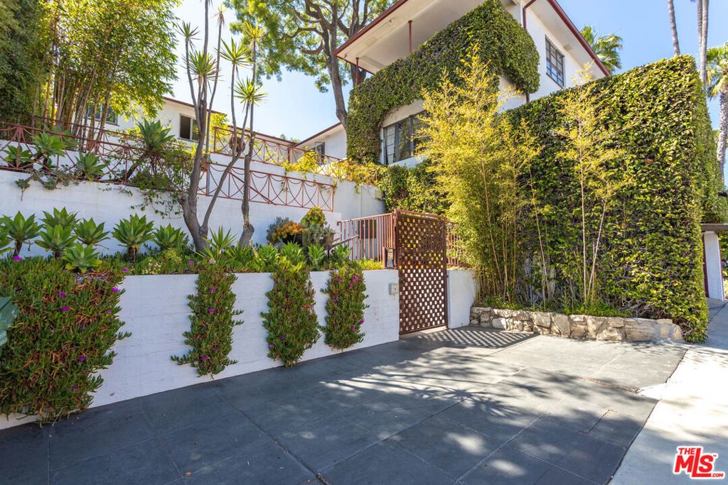 10959 Strathmore Drive, Los Angeles