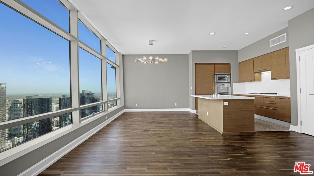 900 W Olympic Boulevard # 39c, Los Angeles
