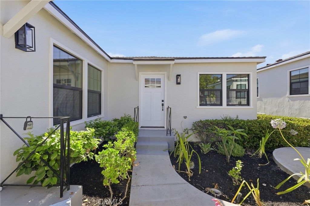 1983 N Lake Avenue, Altadena