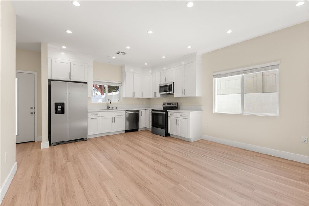 14924 1/2 Kittridge St, Van Nuys