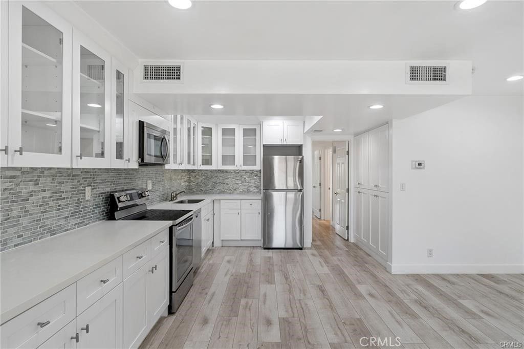23401 Park Sorrento # 34, Calabasas