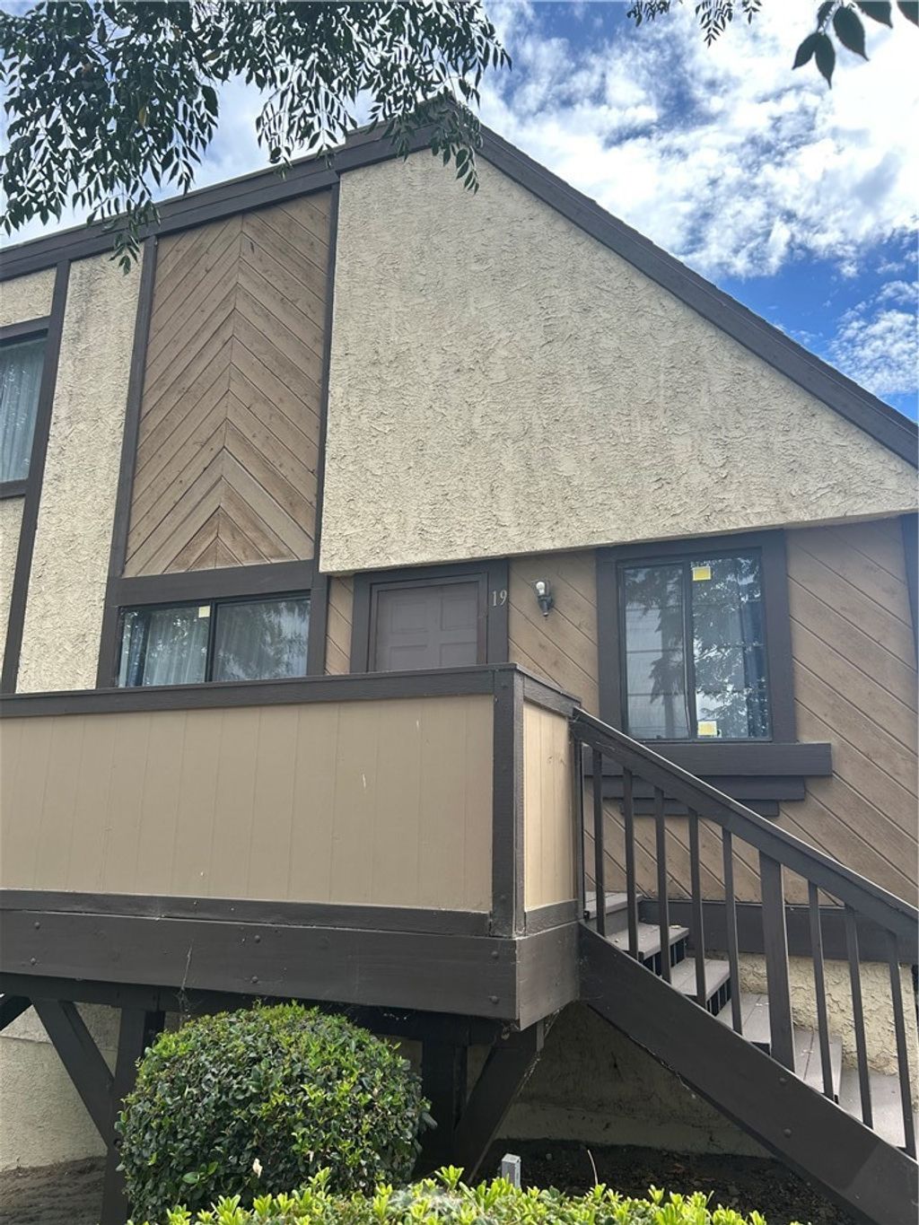 11300 Foothill Boulevard # 19, Sylmar