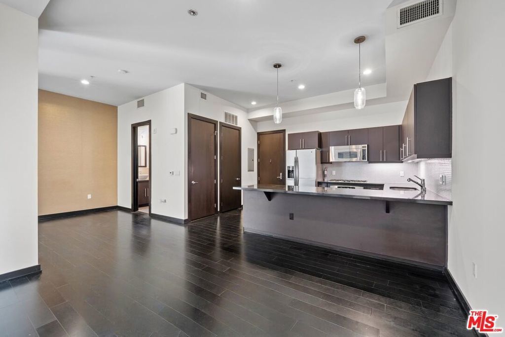 655 S Hope Street # 1006, Los Angeles
