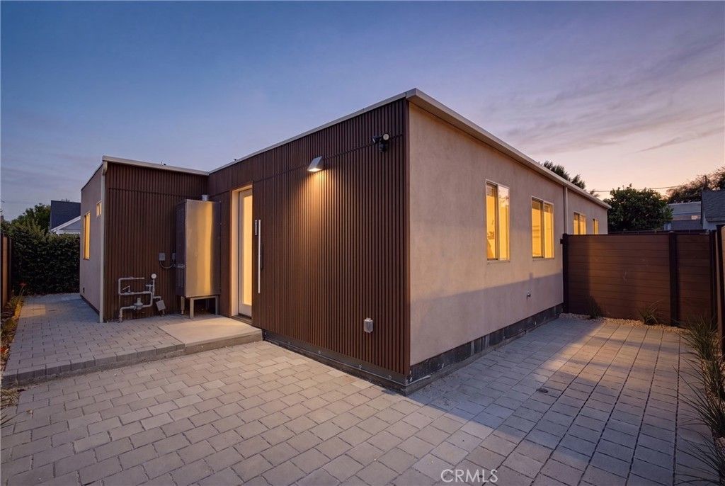 4851 Woodman Avenue, Sherman Oaks