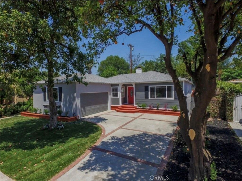 8956 Gladbeck Avenue, Northridge