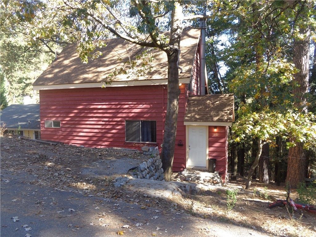 1021 Coulter Pine, Crestline