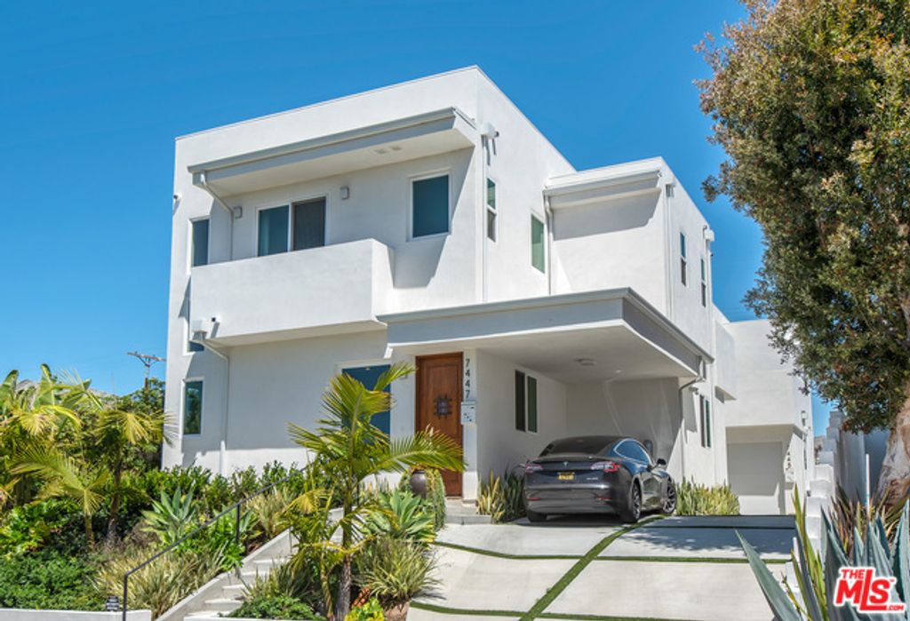 7447 W 81st Street, Los Angeles
