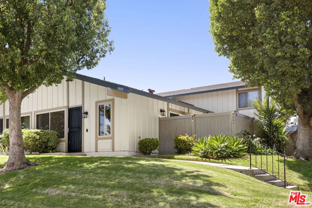1685 E Avenida De Las Flores, Thousand Oaks
