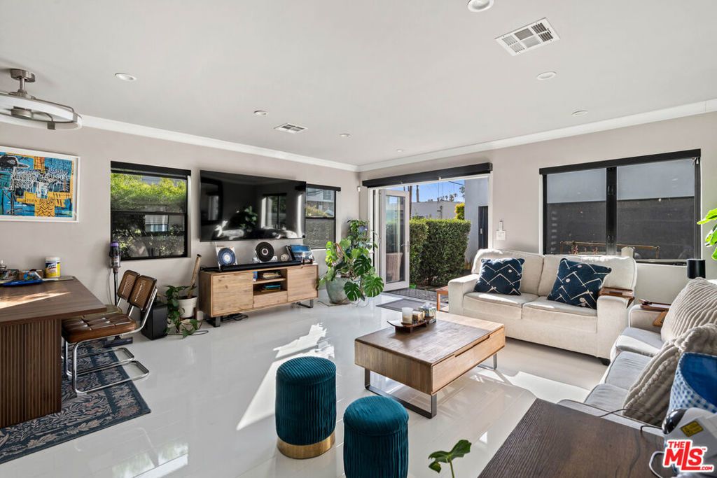 801 Howard Street, Los Angeles