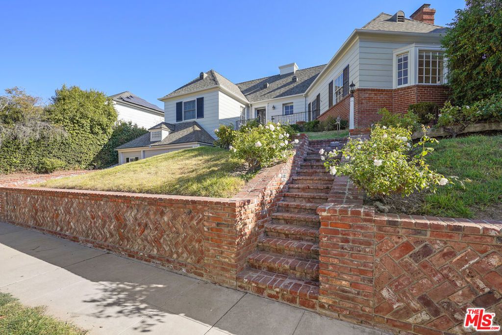 266 Denslow Avenue, Los Angeles