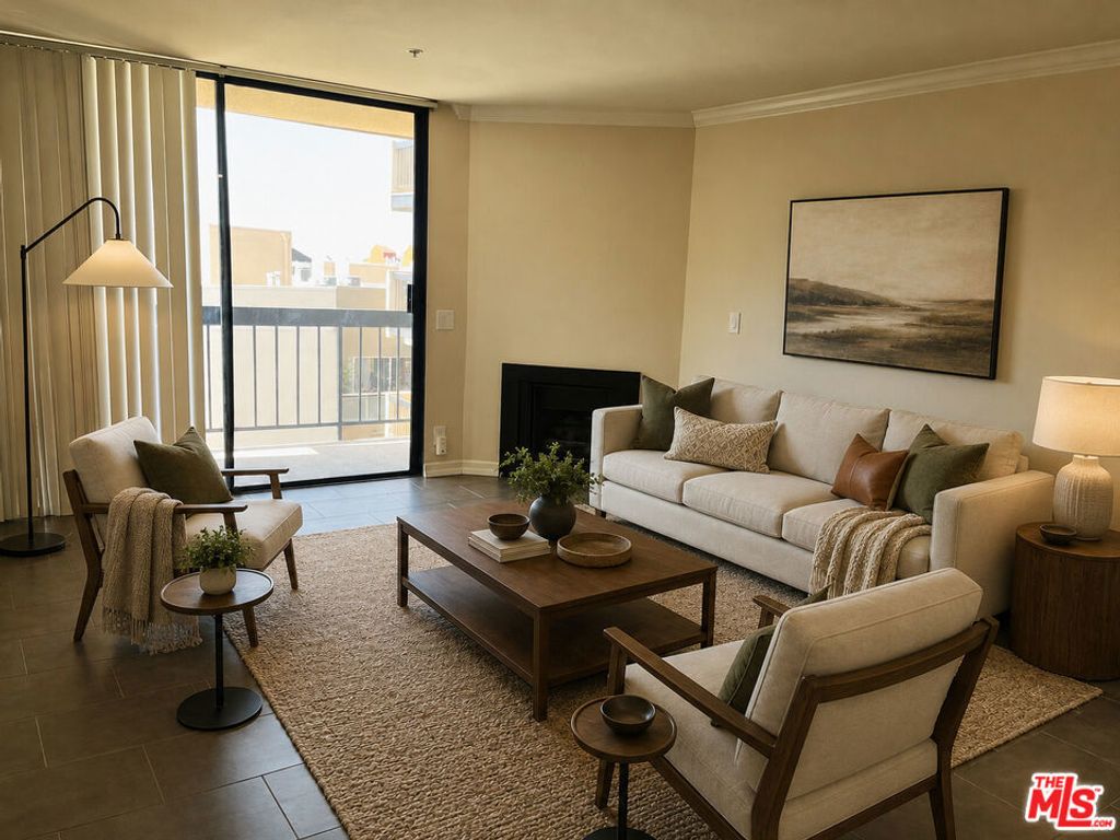 7320 Hawthorn Avenue # 308, Los Angeles