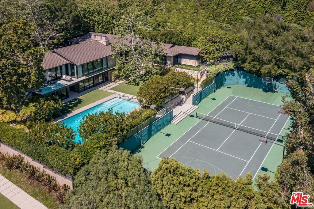 400 Toyopa Drive, Pacific Palisades
