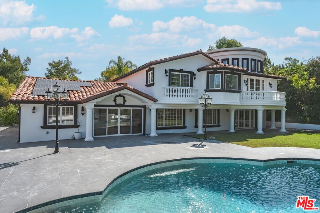 3856 Vista Linda Drive, Encino