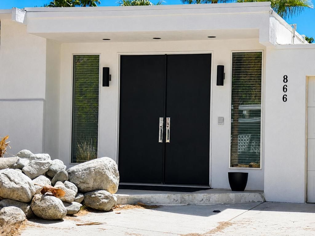 866 N Topaz Circle, Palm Springs