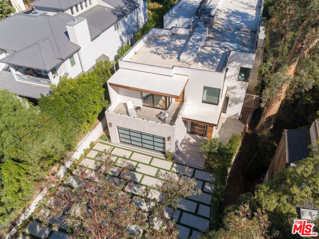 118 S Canyon View Drive, Los Angeles