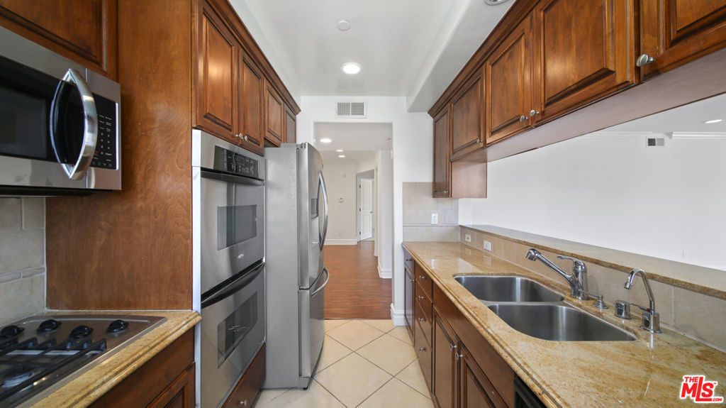 8610 Chalmers Drive # 201, Los Angeles