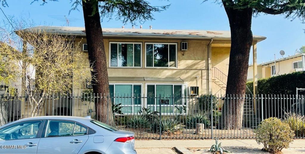 5728 Hazeltine Avenue, Van Nuys